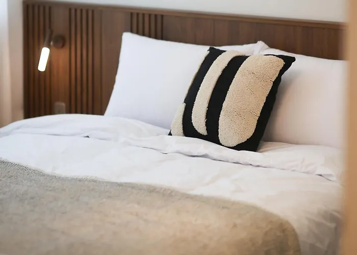 On - Seongsu Near Gentle Monster Yeonmujang-gil Cafe Street And Hangang Park - 3minute Walk From The Airport Bus Stop - Free Luggage Storage *