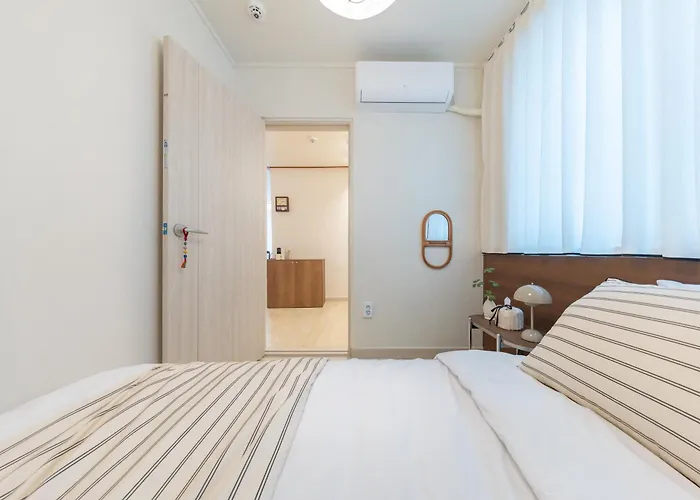 On - Seongsu Near Gentle Monster Yeonmujang-gil Cafe Street And Hangang Park - 3minute Walk From The Airport Bus Stop - Free Luggage Storage ヴィラ ソウル特別市