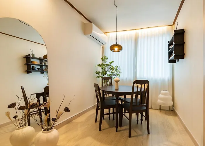 On - Seongsu Near Gentle Monster Yeonmujang-gil Cafe Street And Hangang Park - 3minute Walk From The Airport Bus Stop - Free Luggage Storage *